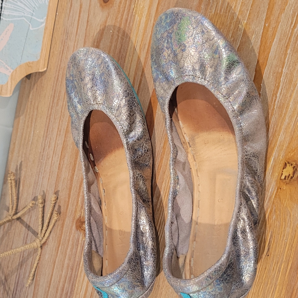 Limited Release - No Longer Available - Love Potion Tieks Size 9 - Iridescent - Picture 8 of 10